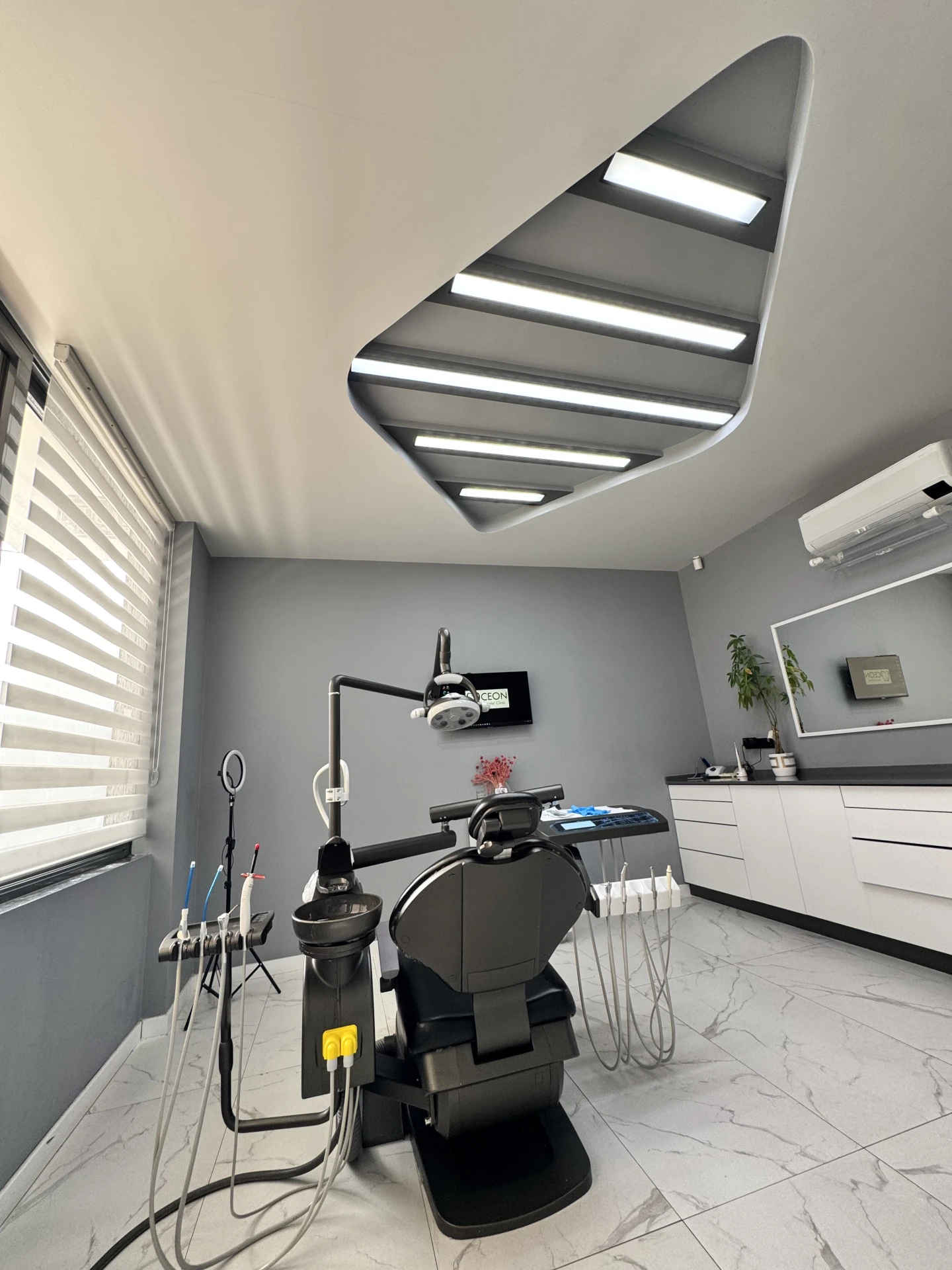 Modern ve aydınlık diş kliniği